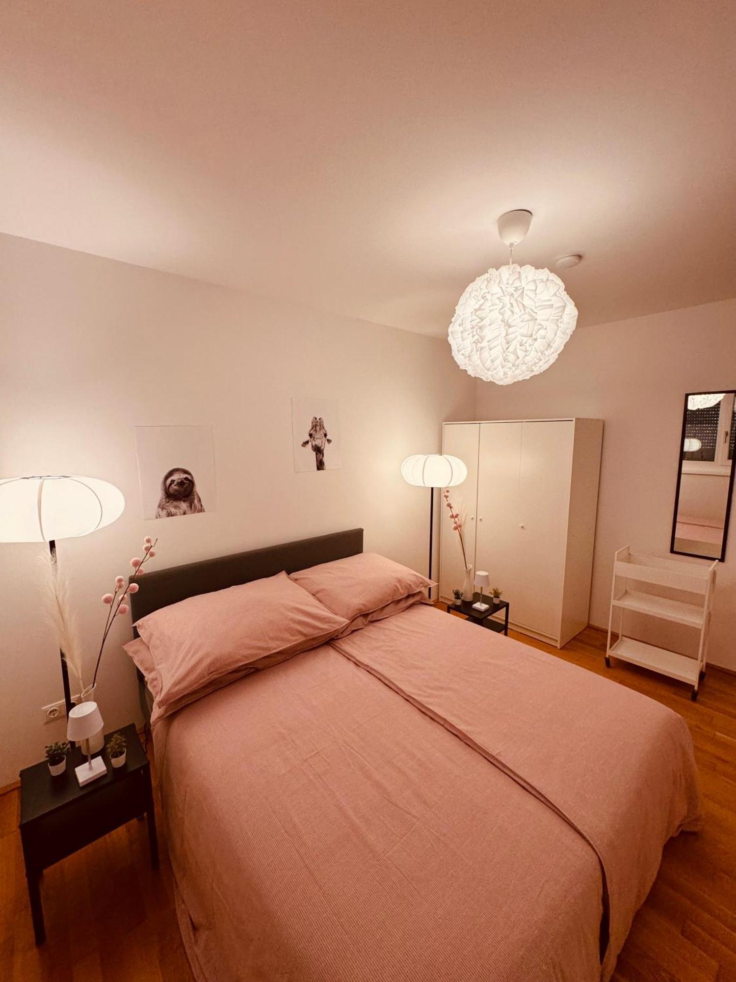 Apartamento Ursula Rose Collection An Der Donau Viena Exterior foto